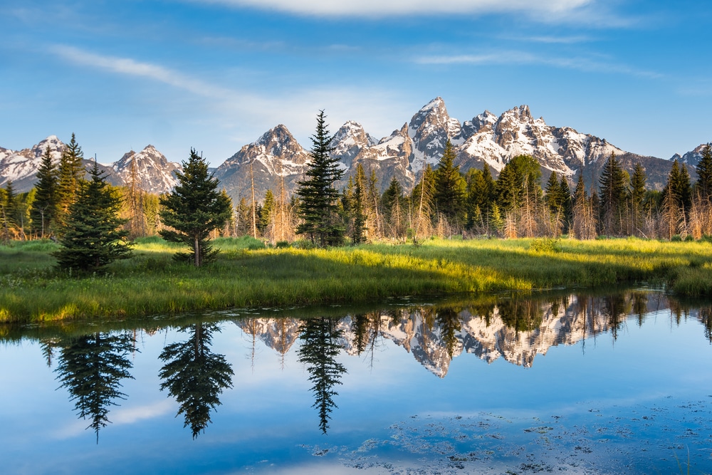 Grand Teton National Park in Wyoming is renowned for its awe-inspiring beauty and towering peaks. As the second busiest national park, it attracts a multitude of visitors each September. The iconic Grand Teton