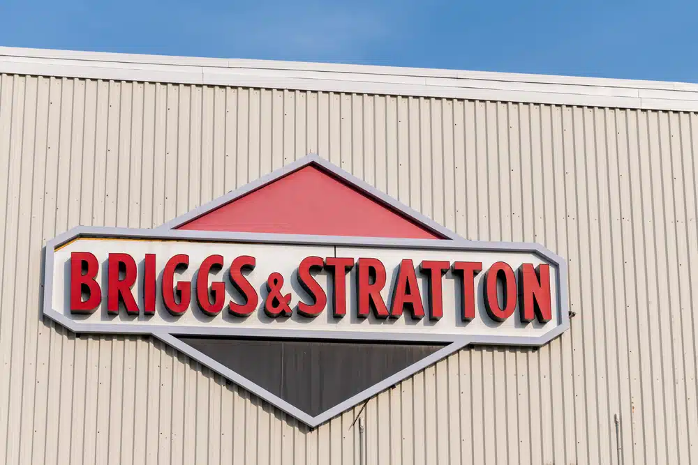 A sign that says Briggs & Stratton on the side of a building.