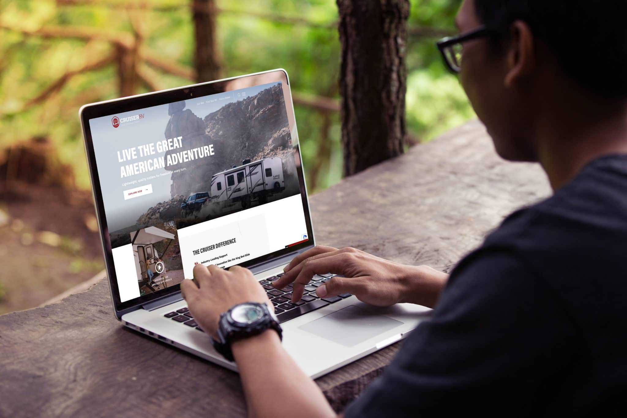 A man using a laptop with the new Cruiser RV website on it.