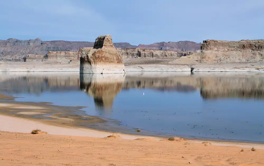 Lake Powell, located in Utah, offers unparalleled experiences for full-time RVers.