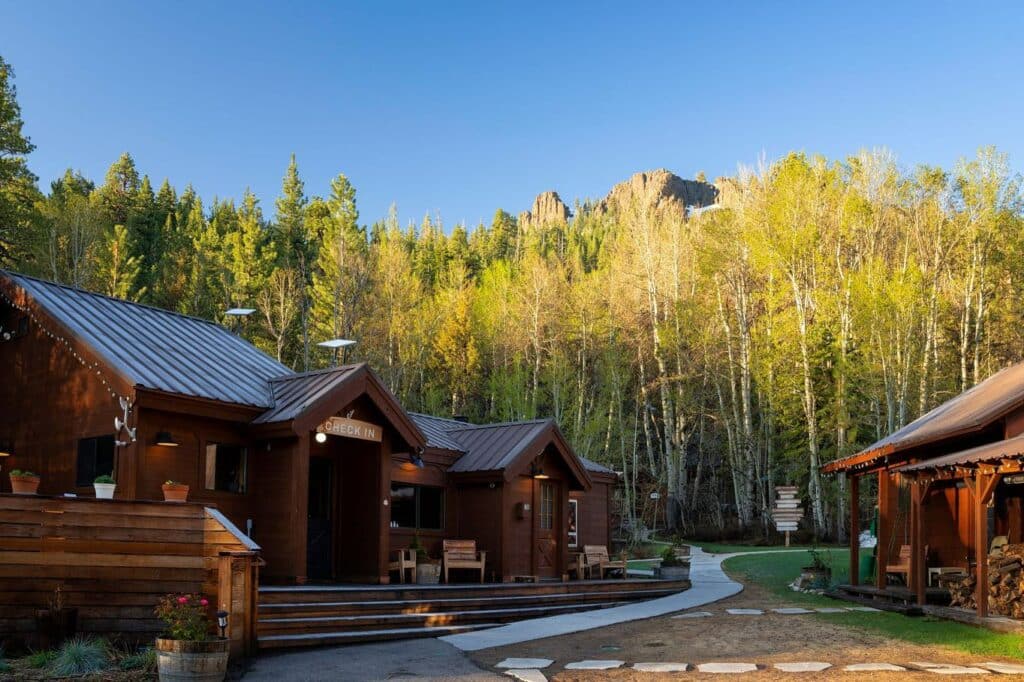 Desolation Hotel offers cabins in a wooded area, providing the perfect escape at our second Sierra Nevada location. Immerse yourself in nature while enjoying the comforts of our brand-new accommodations.