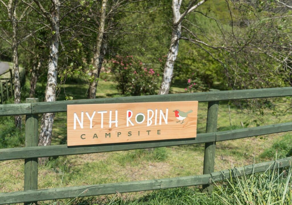 Snowdonia National Park Nyth Robin glamping campsite sign.